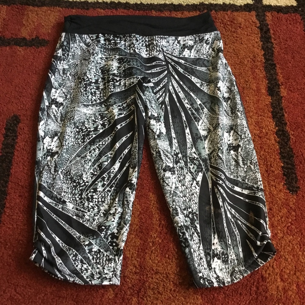 K-deer animal print leggings size Medium